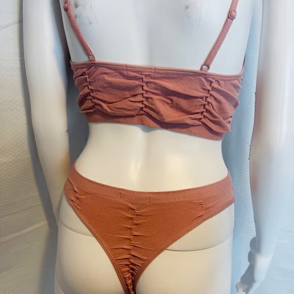 Bozzolo Sleep In With Me Seamless Ruched Bra and Thong Set Pink Size M/L RefFNB3 - Picture 10 of 14
